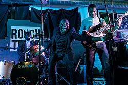 Songhoy Blues esiintymässä Rough Trade -klubilla New Yorkissa helmikuussa 2015
