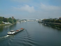Река Маас в град Маастрихт