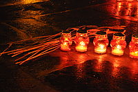 Свічки і колоски як символ пам'яті.