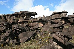 Formações rochosas ruiniformes e caos de blocos