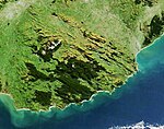 Satellitbild av del av Nya Zeelands Southland Syncline, visande parallella veck i riktning nordväst–sydöst