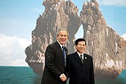 Chủ tịch nước Nguyễn Minh Triết và Tổng thống Hoa Kỳ George W. Bush tại APEC 2006