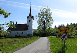 Brezje, ulaz u naselje i rimokatolička crkva "Sv. Jurij"