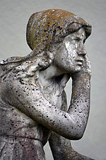 Jeanne écoutant ses voix, sculpture de Georges Clère