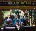 Logo após a acoplagem, os tripulantes da TMA-06M junto com a tripulação da TMA-05M, falam com o centro de controle na Rússia direto da ISS.
