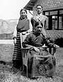 Jigdral Yeshe Dorje zittend, voor 1941 overleden op 17 januari 1987