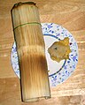 Khao lam (Thai ) maasagom na bagas na may asukar asin pananom sa niyog na linuto sa espesyal an pagkagibong mga kabtang nin kawayan na laen - laen an diametro asin laba