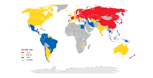 左：WHOによる人口10万あたり自殺率（年齢標準化）。赤は13以上、黄は6.5-13、青は6.5以下 右：G20各国の人口10万人あたり標準化自殺率。
