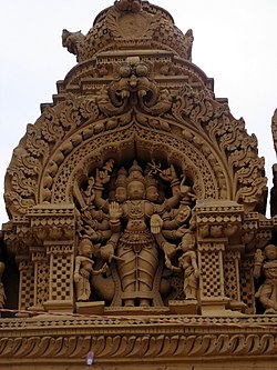 నంజనగూడు లోని శ్రీకంఠేశ్వర దేవాలయ గోపురంపై శిల్పం