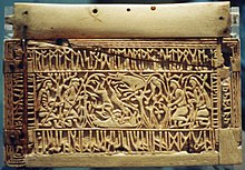 Runenkästchen von Auzon, linke Seite, England, 700 n. Chr., aufgefunden in Frankreich