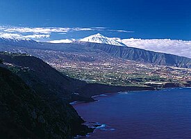Gunung Teide (Tenerife), gunung tertinggi di Spanyol. Merupakan Taman Nasional yang paling dikunjungi di Spanyol, Eropa dan kedua di dunia.[1][2][3][4]