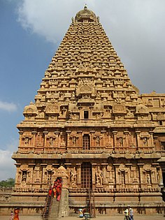 Gopuram (tháp) bằng đá granit của Đền Brihadeeswarar, 1010 CN.