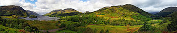 Fotografia panorâmica de Glenfinnan, na região das Terras Altas, Escócia. (definição 10 830 × 2 034)