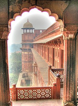 Le fort d'Agra dans l'Uttar Pradesh (Inde). (définition réelle 1 524 × 2 048*)