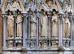 Галерия от царе и светци на фасадата на Уелската катедрала (13 век)