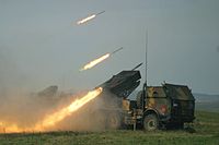 Um lança-foguetes LAROM, de fabricação romena.