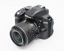 Nikon D3300 z obiektywem Nikkor AF-S DX VR II 18–55 mm
