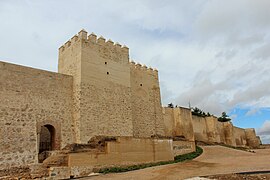 Entronque del baluarte con la muralla de La Alcazaba.