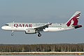 Airbus A320 авиакомпании Qatar Airways заходит на посадку в Домодедове