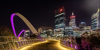 Vista noturna da ponte Elizabeth Quay em Perth, Austrália (definição 5 866 × 2 935)