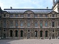 루브르 궁전의 측면 건물. 피에르 레스코의 작품