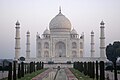 Tāj Mahal rajati aastatel 1632–1653 ja seda peetakse mogulite arhitektuuri suursaavutuseks