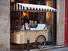 מוכר גלידות בפריז, צרפת, 2010