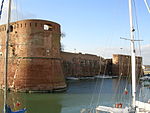 Tidiga platt utformade bastioner på Fortezza Veccia, hamnen i Livorno, Italien. Bastionerna byggdes under tidigt 1500-tal under ledning av Antonio Giamberti da Sangallo.