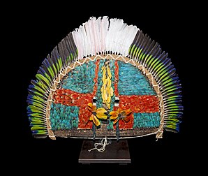 Máscara tawã ou ypé utilizada nas cerimônias dos índios da tribo Apyãwa Tapirapé na selva de Mato Grosso, Brasil. (definição 5 297 × 4 479)