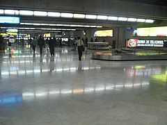 Pengambilan bagasi di Terminal 2 Soekarno-Hatta.