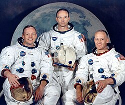 Balról: Neil Armstrong, Michael Collins, Buzz Aldrin