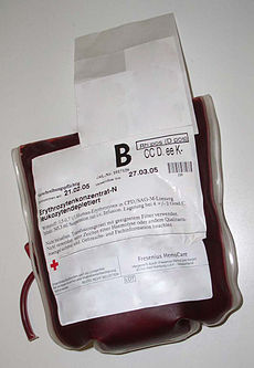 ถุงพลาสติกขนาด 0.5–0.7 ลิตรที่มีเม็ดเลือดแดงแน่นในสารละลายซิเตรด ฟอสเฟต เดกซ์โตรสและอะดีนีน (CPDA)