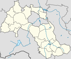 Mapa konturowa gminy wiejskiej Kamienna Góra, blisko dolnej krawiędzi po prawej znajduje się punkt z opisem „źródło”, natomiast na dole nieco na prawo znajduje się punkt z opisem „ujście”