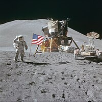 Lippu Apollo 15 -lennon mukana Kuussa.