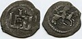 Kazimiero Jogailaičio denaras su Gedimino stulpais. Jų viduryje gotiška B raidė.