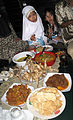 ครอบครัวในประเทศอินโดนีเซียฉลอง เลอบารัน ในเทศกาลนี้ด้วยอาหารพิเศษ