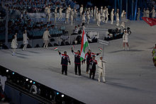 Photographie de l'entrée de la délégation tadjike lors de la cérémonie d'ouverture.