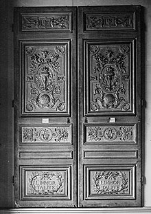 Ancienne porte de l'Académie française (avant 1780) avec la devise « À l'immortalité ».