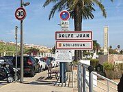 Un panneau routier de Golfe-Juan en français et en provençal)[1]