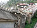921大地震造成石岡壩溢洪道摎閘門斷裂受損个情況