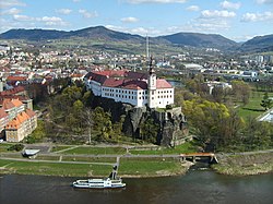 Děčínský zámek nad Labem v pohledu z Pastýřské stěny