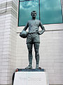 Statue von Peter Osgood vor dem Stadion