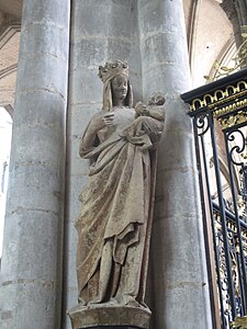 Амиенската катедрала „Света Богородица“ (1240).