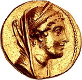 Клеопатра Тея на золотом статере Александра I Баласа