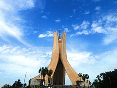 Maqam Echahid v Alžiru, znameniti betonski spomenik v spomin na alžirsko vojno za neodvisnost