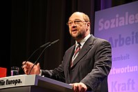 Socialdemokraternas Martin Schulz (PES) och kristdemokraternas Jean-Claude Juncker (EPP) var båda kandidater till att bli nästa kommissionsordförande.