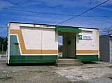 塗り直し前の駅舎（2006年4月）