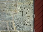 En kentaur med draget svärd vid porten till Gösslunda kyrka på Kålland från tidigt 1100-tal. Syftet med den icke-kristna reliefen har tolkats som ett försök att skydda kyrkan mot ondska.[44]
