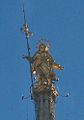 La Madonnina. Kullattu, 416 cm korkea patsas nostettiin paikalleen Duomon huipulle yli sadan metrin korkeuteen vuonna 1774.[28]