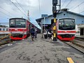 Dua JR 205 di Stasiun Bogor.